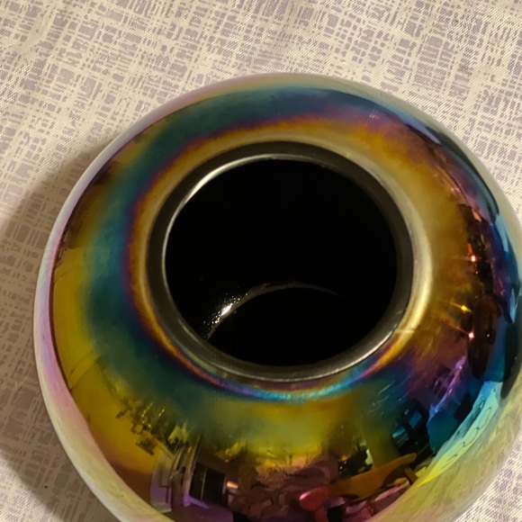 Iridescent Glass Vase . House of Global Art made in Taiwan. 5”tall and 6”wide - Picture 2 of 5